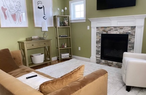 Abington Casa | Spacious, Well Decorated, & Cost Effective