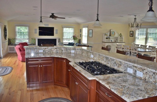 Wellfleet Casa | Amplio y nuevo Wellfleet Home en 1 1/2 acres ~ Pasos hacia la bahía ~ Walk to town