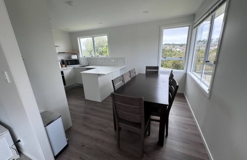 Henderson Casa | Spacious West Auckland Accommodation