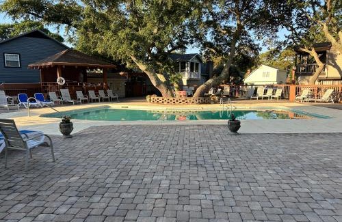 Windy Hill Casa | Spacious WH Cottage- 6 Bds- Pool- Block 2 Beach by myBeach Vacation Rentals