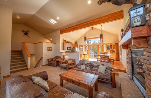 Wildernest Casa | Amplio dúplex 4BR; Cerca de 5 estaciones de esquí!