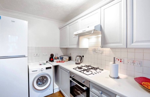 Lavender Fields Casa | Spacious Wimbledon House | Lovely Garden + Parking