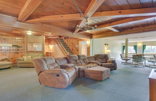 Winter Casa | Spacious Winter Retreat with River Access and Kayaks!