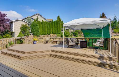 Marysville Casa | Spacious Yard and Deck Home 8 Mi to Puget Sound!