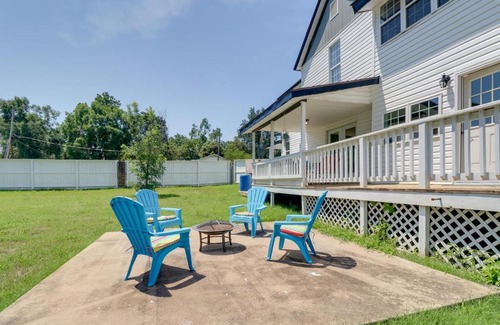 Grove Casa | Spacious Yard, Games and Fire Pit Grove Home Rental