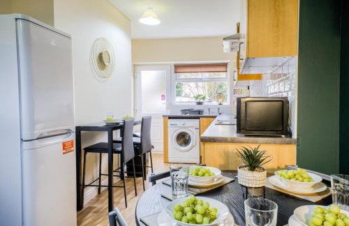 Tatenhill Apartamento | Spacious Yet Low Rate 5 Bedroom House in Coventry, Sleeps 10, Free Parking with Garden and Unlimited Wi-Fi - THL