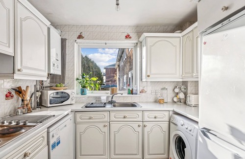Southgate Apartamento | Spacious2Br-Balcony-Parking-25minCentralLondon
