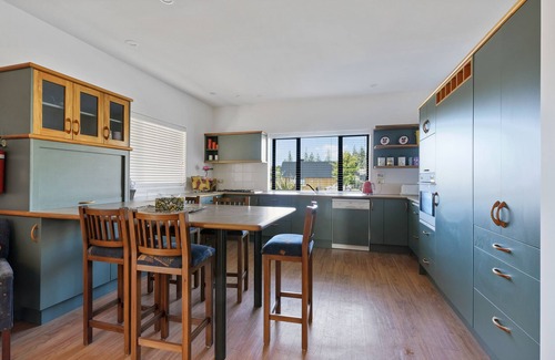 Hanmer Springs Casa | Spacoius accommodation. Central village location, 400m from the pools.