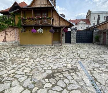 Kamenets-Podol'skiy Casa | Spadok