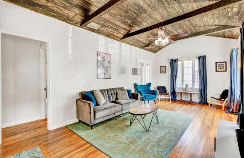 Kingston Casa | Spanish Beach Bungalow 4br 2bath