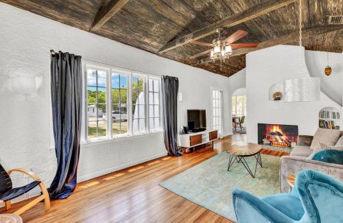 Kingston Casa | Spanish Beach Bungalow 4br 2bath