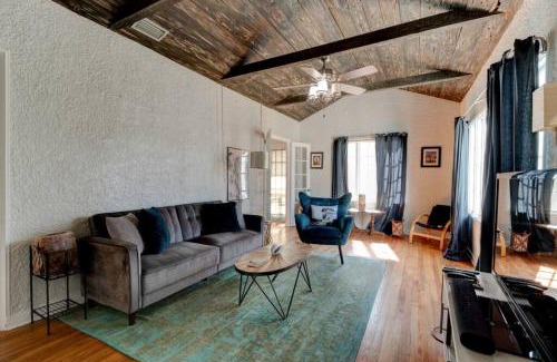 Kingston Casa | Spanish Beach Bungalow MainHouse
