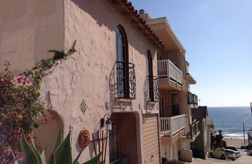 El Porto Apartamento | Encantador duplex español con vistas al mar ... 1 cuadra a la playa!