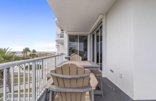 Chandelle First Casa | Spanish Key Unit 101