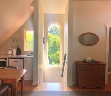 Hastings Apartamento | Spanish Mission Hideaway with pool and garden