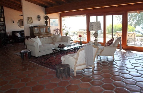 Eastern Malibu Casa | Spanish stunner with ocean views in Malibu