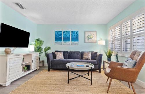 Indian Rocks Beach Apartamento | Spanish Villa Suite 54 - Indian Rocks Beach Condo Across the Street to Beach Access, Newly Remodeled & Walkable to Restaurants!