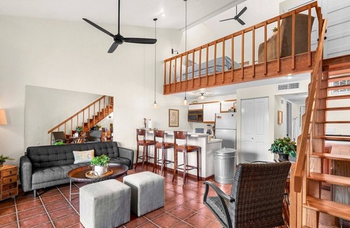 Quincy Condominio | Spanish Villa w/ a Spa-Like Feel overlooking large pool & near the Gorge shuttle