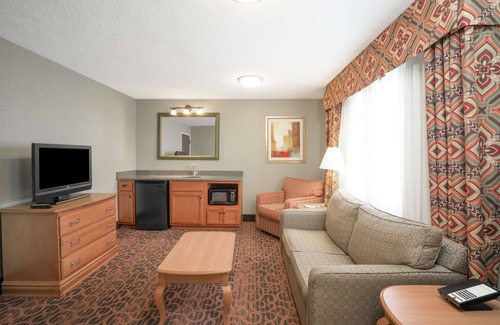 Withrow Hotel | Spark by Hilton Bardstown