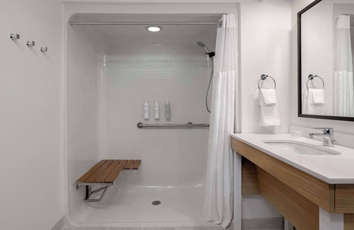 Bentonville Hotel | Spark by Hilton Bentonville