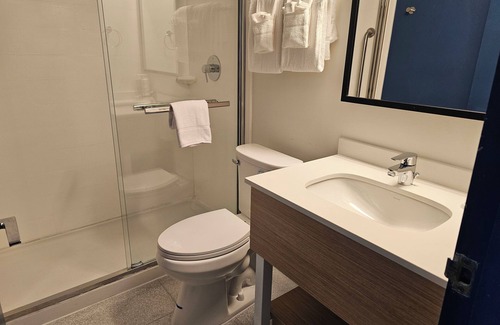 Downtown Chattanooga Hotel | Spark by Hilton Chattanooga Downtown