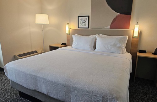 Downtown Chattanooga Hotel | Spark by Hilton Chattanooga Downtown