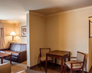 Forest Park Hotel | Spark by Hilton Cincinnati Fairfield
