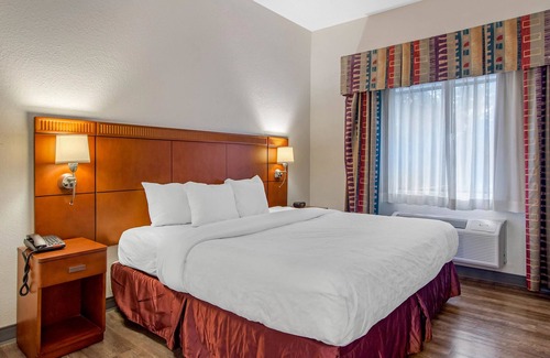 Gwinnett Place Hotel | Spark by Hilton Duluth