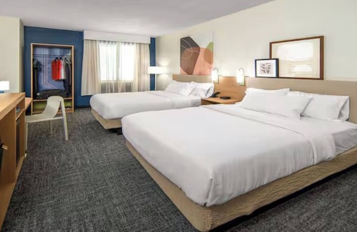 Knoxville Hotel | Spark by Hilton Knoxville North I-75