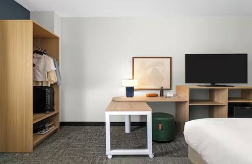 Knoxville Hotel | Spark by Hilton Knoxville North I-75