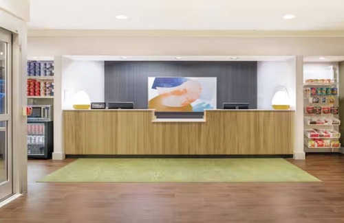 Knoxville Hotel | Spark by Hilton Knoxville North I-75