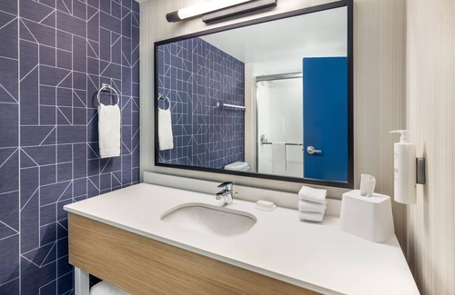 Knoxville Hotel | Spark by Hilton Knoxville North I-75