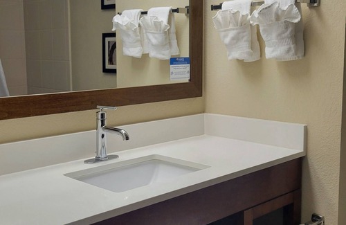Oak Park - Northwood Hotel | Spark by Hilton San Antonio Airport