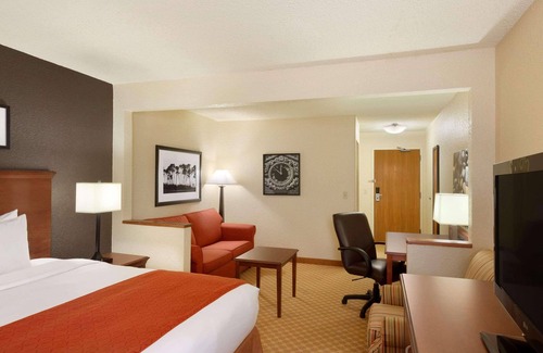 South Side Hotel | Spark by Hilton South East Corpus Christi