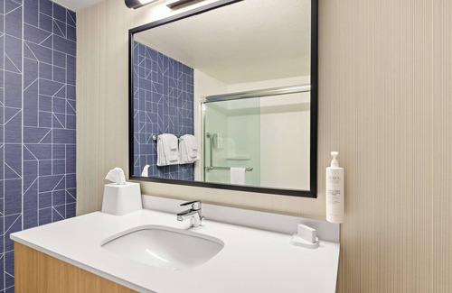 Winston - Salem Hotel | Spark by Hilton Winston-Salem University