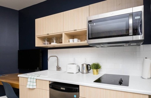 Northeast Edmonton Apartamento | Sparkling Clean, Central, Comfy & Quiet in Highlands