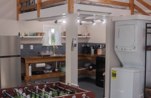 Reynoldstown Cabaña | Sparkling Clean Walkable King Bed Couples Retreat!