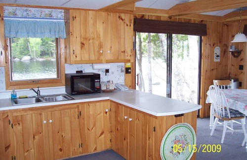 Hartland Cabaña | Gran Moose Lake Cottage en una cala apartada, Gradual Playa de arena, pesca, Puestas de sol