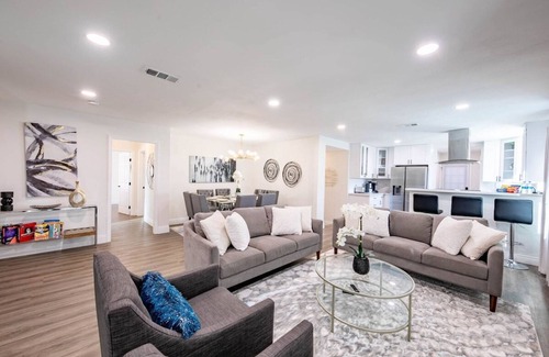 South San Gabriel Casa | Sparkling Pool! 5 Bedroom 3 Bath Plus Game Room