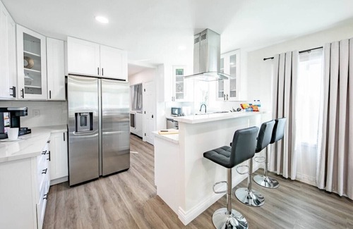 South San Gabriel Casa | Sparkling Pool! 5 Bedroom 3 Bath Plus Game Room