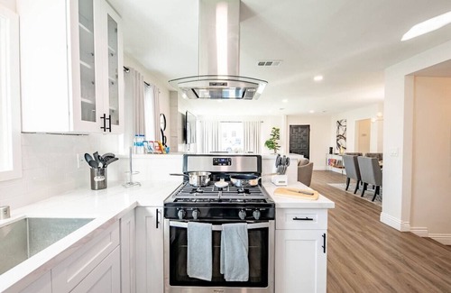 South San Gabriel Casa | Sparkling Pool! 5 Bedroom 3 Bath Plus Game Room