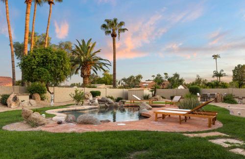 Buenavante Casa | Sparkling Pool Poker Table and Relaxation at Sweetwater
