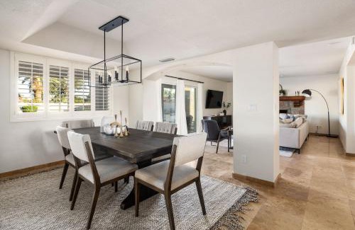 Buenavante Casa | Sparkling Pool Poker Table and Relaxation at Sweetwater