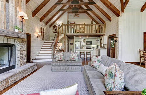 Glenville Cabina | Sparkling Waters Lakefront Retreat | Scenic Lake Glenville & Mountain Views With Hot Tub