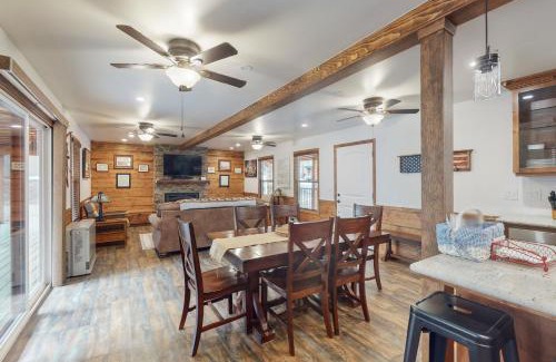 Shaver Lake Casa | Sparrow Cabin
