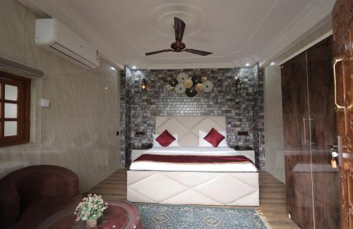 Mohanlalganj Hotel | Sparrow Farms And Resort
