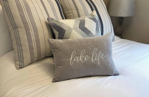 Gravenhurst Complejo | Sparrow Lake Gem! Come stay at Muskoka Beach House Restaurant and Resort