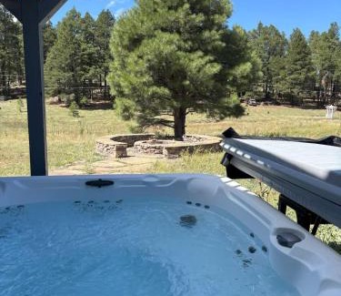 Mountainaire Casa | Sparrow Nest Hideaway 5BR Home with Hot Tub