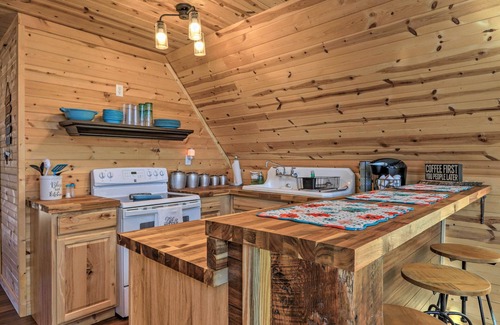 Milledgeville Cabina | Sparta Lake Home w/ Deck & Boating Access!