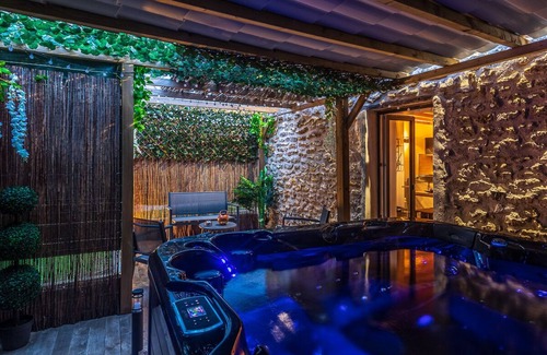 Pezarches Casa | Suite SPAtio - Jacuzzi privado - 20 minutos Disneyland PARIS